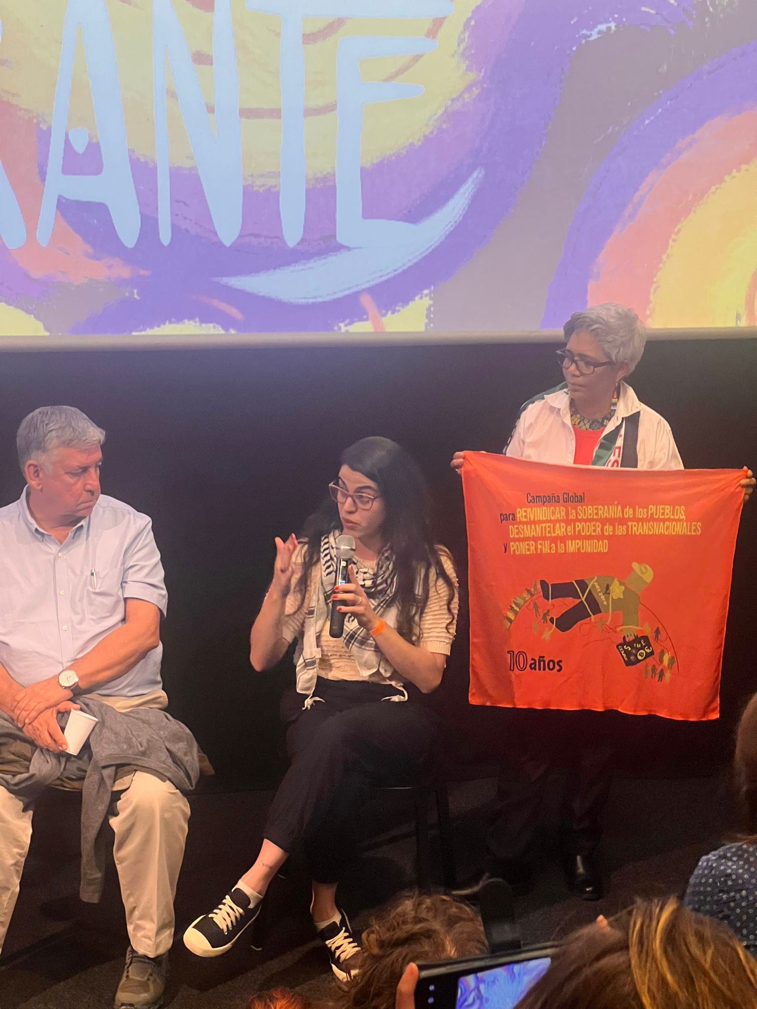 Public et invité·es pendant une discussion lors de l’édition 2024